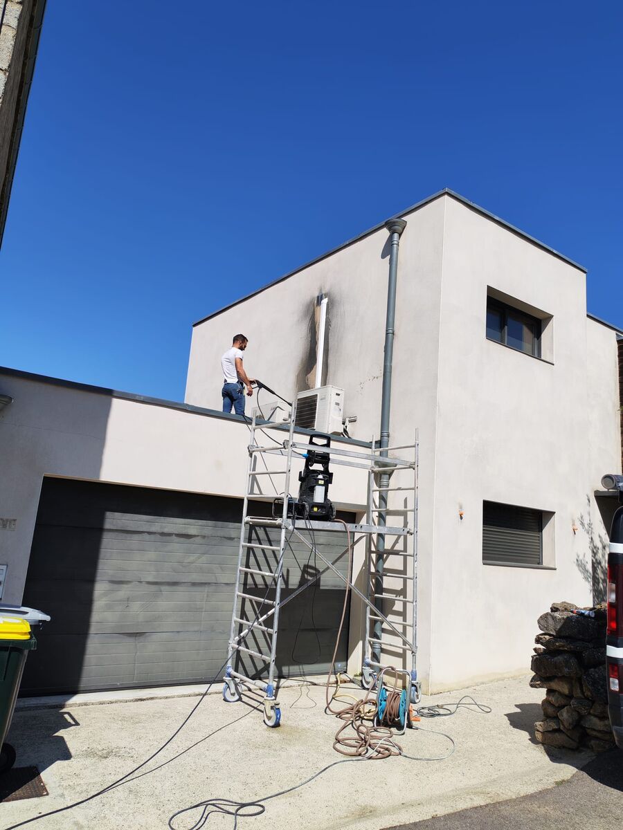 Ravalement de façade en cours — coordination des travaux