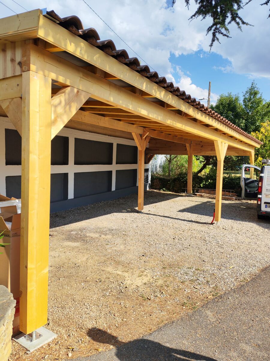 Construction d'un préau en bois — ossature — chantier coordonné
